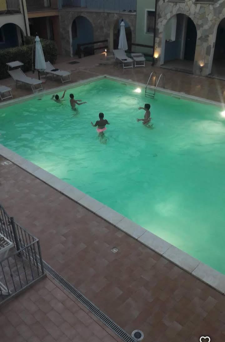 Appartamenti Isola Rossa 瓦雷多利亚 外观 照片